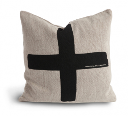 DekoKissen-schwarzes-Kreuz DekoKissen-schwarzes-Kreuz