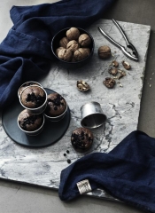 Geschirrtücher und Servietten von Lovely Linen in midnight blue