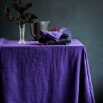 Leinentischdecke-in-aubergine-von-Lovely-linen