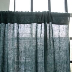 Vorhänge und Gardinen von LineMe in Stone blue, Detail Deckenabschluss